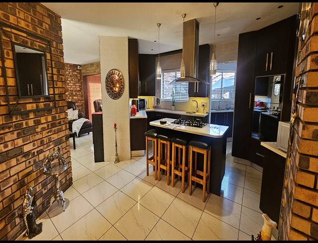 4 BEDROOM HOUSE FOR SALE IN MEYERSDAL